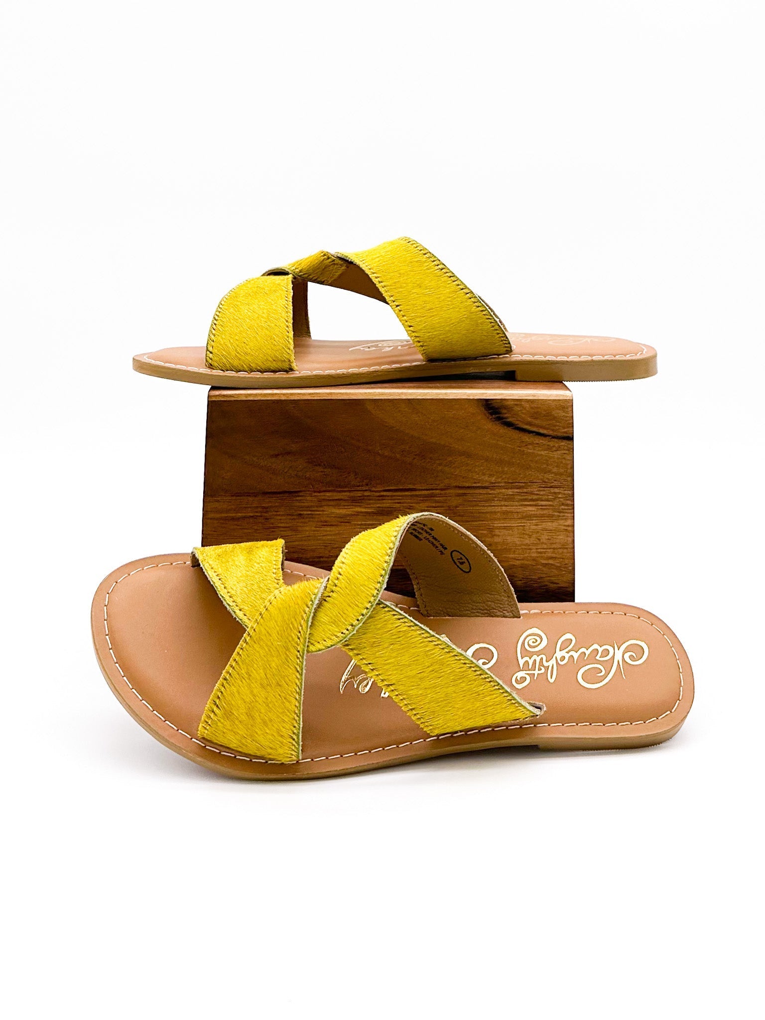 Conga Sandal in Yellow
