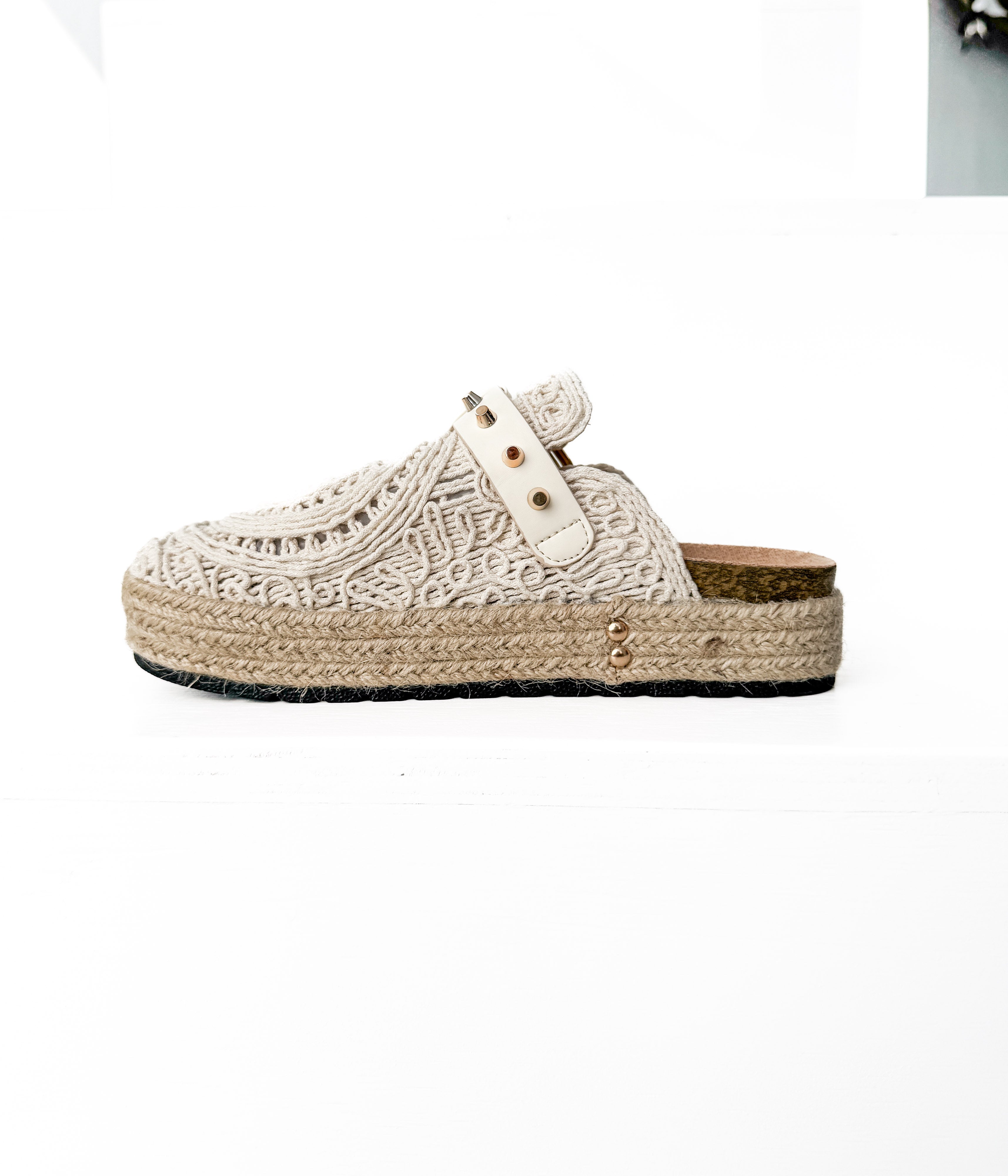 Treads Clogs in White